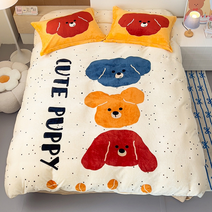 91家纺网 家纺一手货源 找家纺 福来临家纺 2025牛奶绒大版卡通四件套 狗狗叠叠乐