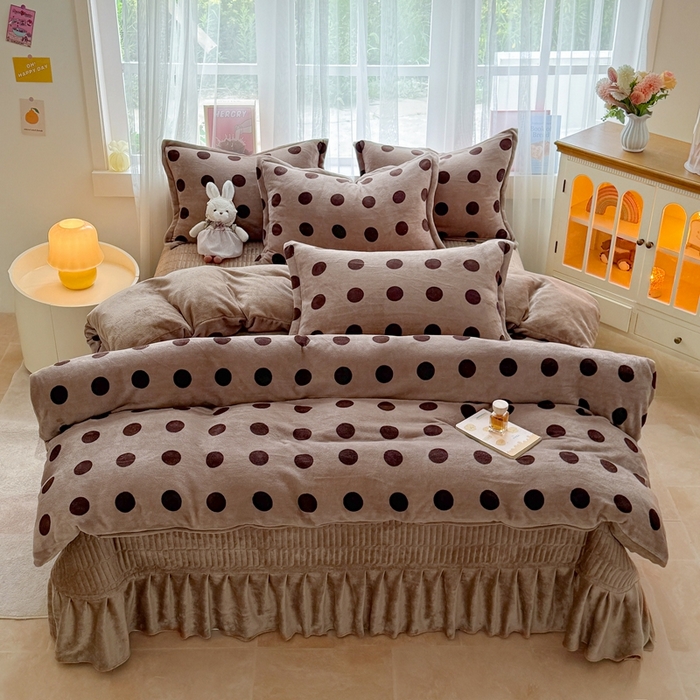 91家纺网 家纺一手货源 找家纺 梵克保罗 2025秋冬新款印花牛奶绒床盖炕垫炕盖四件套-云裳 云裳-咖色圈圈