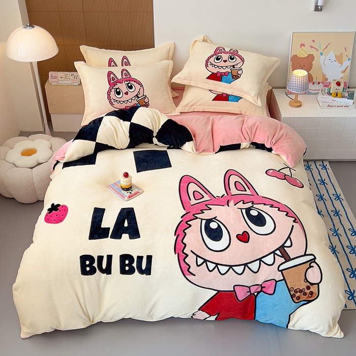 91家纺网 家纺一手货源 找家纺 福来临家纺 2025牛奶绒大版卡通四件套 奶茶小可