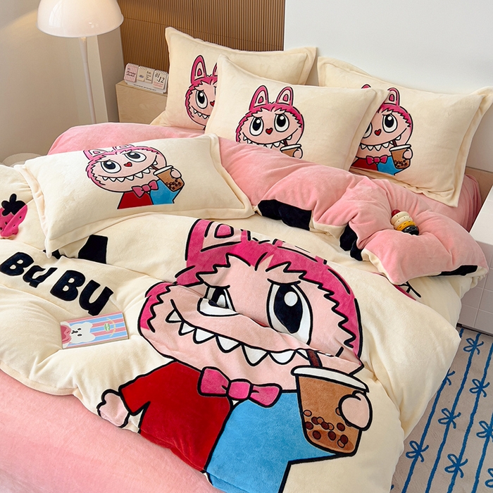 91家纺网 家纺一手货源 找家纺 福来临家纺 2025牛奶绒大版卡通四件套 奶茶小可