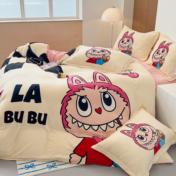 91家纺网 家纺一手货源 找家纺 福来临家纺 2025牛奶绒大版卡通四件套 奶茶小可