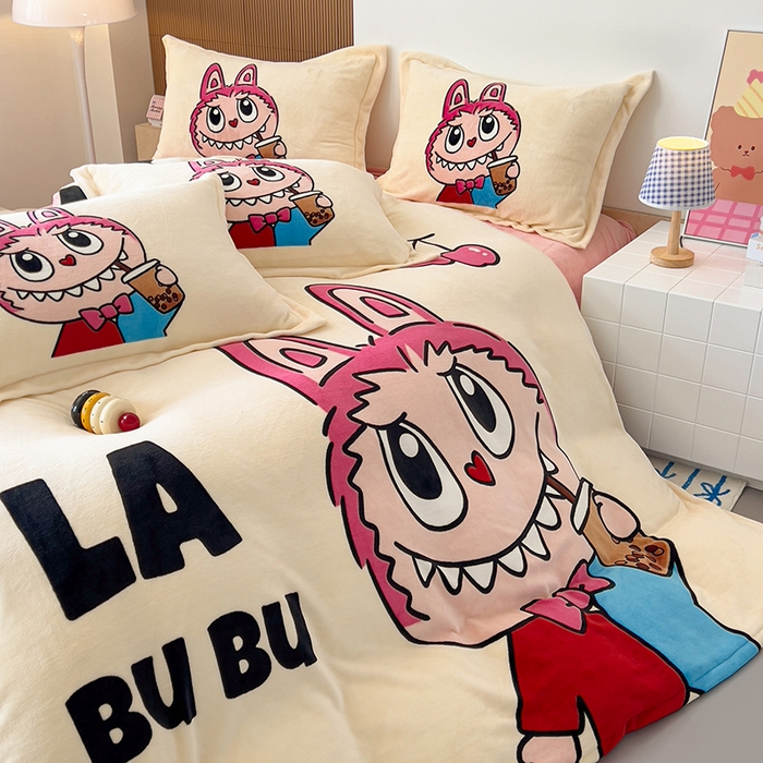 91家纺网 家纺一手货源 找家纺 福来临家纺 2025牛奶绒大版卡通四件套 奶茶小可