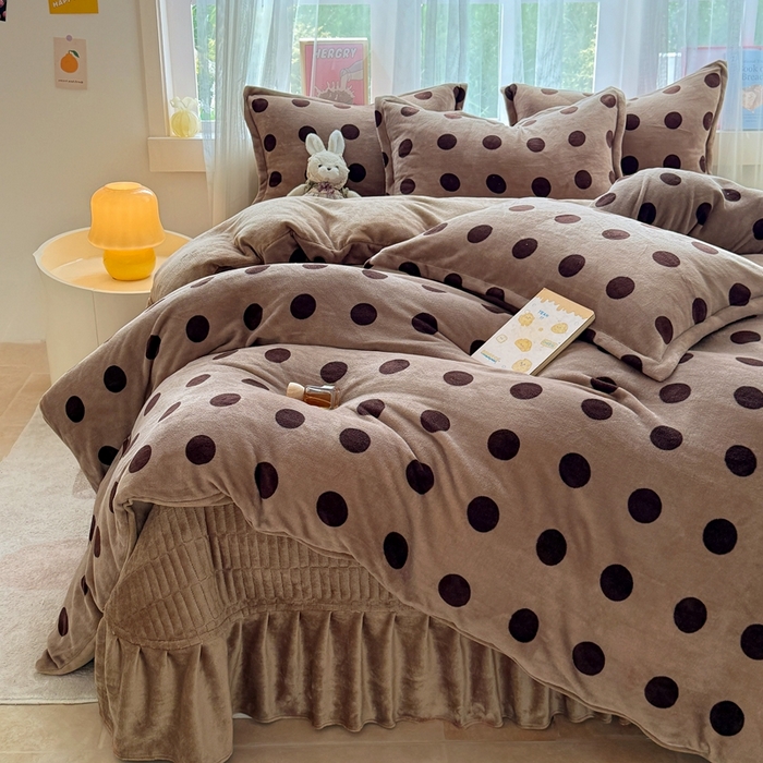 91家纺网 家纺一手货源 找家纺 梵克保罗 2025秋冬新款印花牛奶绒床盖炕垫炕盖四件套-云裳 云裳-咖色圈圈