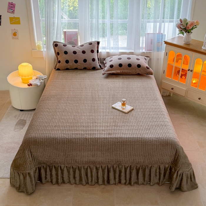 91家纺网 家纺一手货源 找家纺 梵克保罗 2025秋冬新款印花牛奶绒床盖炕垫炕盖四件套-云裳 云裳-咖色圈圈