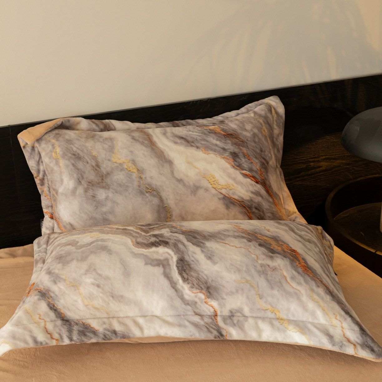 91家纺网 家纺一手货源 找家纺 寐绸家纺 2025秋冬新款230g牛奶绒数码印花四件套 数码四件套-大理石纹