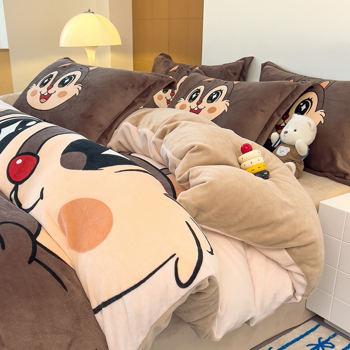 91家纺网 家纺一手货源 找家纺 福来临家纺 2025牛奶绒大版卡通四件套 松鼠宝贝