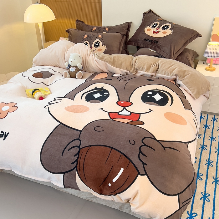 91家纺网 家纺一手货源 找家纺 福来临家纺 2025牛奶绒大版卡通四件套 松鼠宝贝