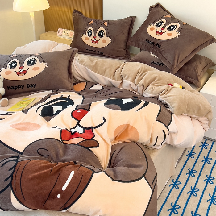 91家纺网 家纺一手货源 找家纺 福来临家纺 2025牛奶绒大版卡通四件套 松鼠宝贝