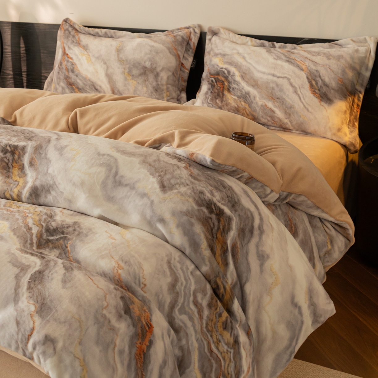 91家纺网 家纺一手货源 找家纺 寐绸家纺 2025秋冬新款230g牛奶绒数码印花四件套 数码四件套-大理石纹