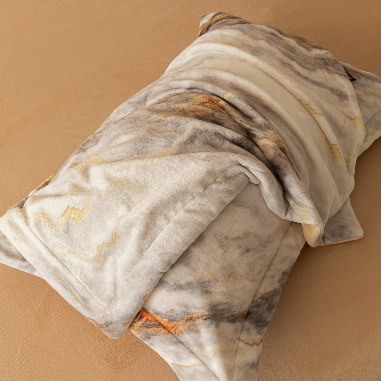 91家纺网 家纺一手货源 找家纺 寐绸家纺 2025秋冬新款230g牛奶绒数码印花四件套 数码四件套-大理石纹