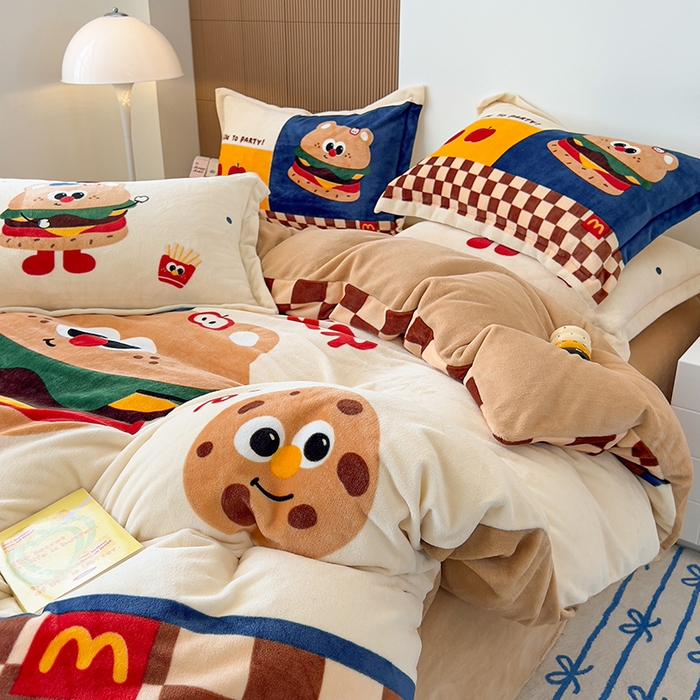 91家纺网 家纺一手货源 找家纺 福来临家纺 2025牛奶绒大版卡通四件套 玩趣汉堡