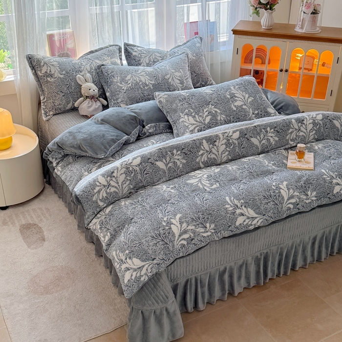 91家纺网 家纺一手货源 找家纺 梵克保罗 2025秋冬新款印花牛奶绒床盖炕垫炕盖四件套-云裳 云裳-可可之梦