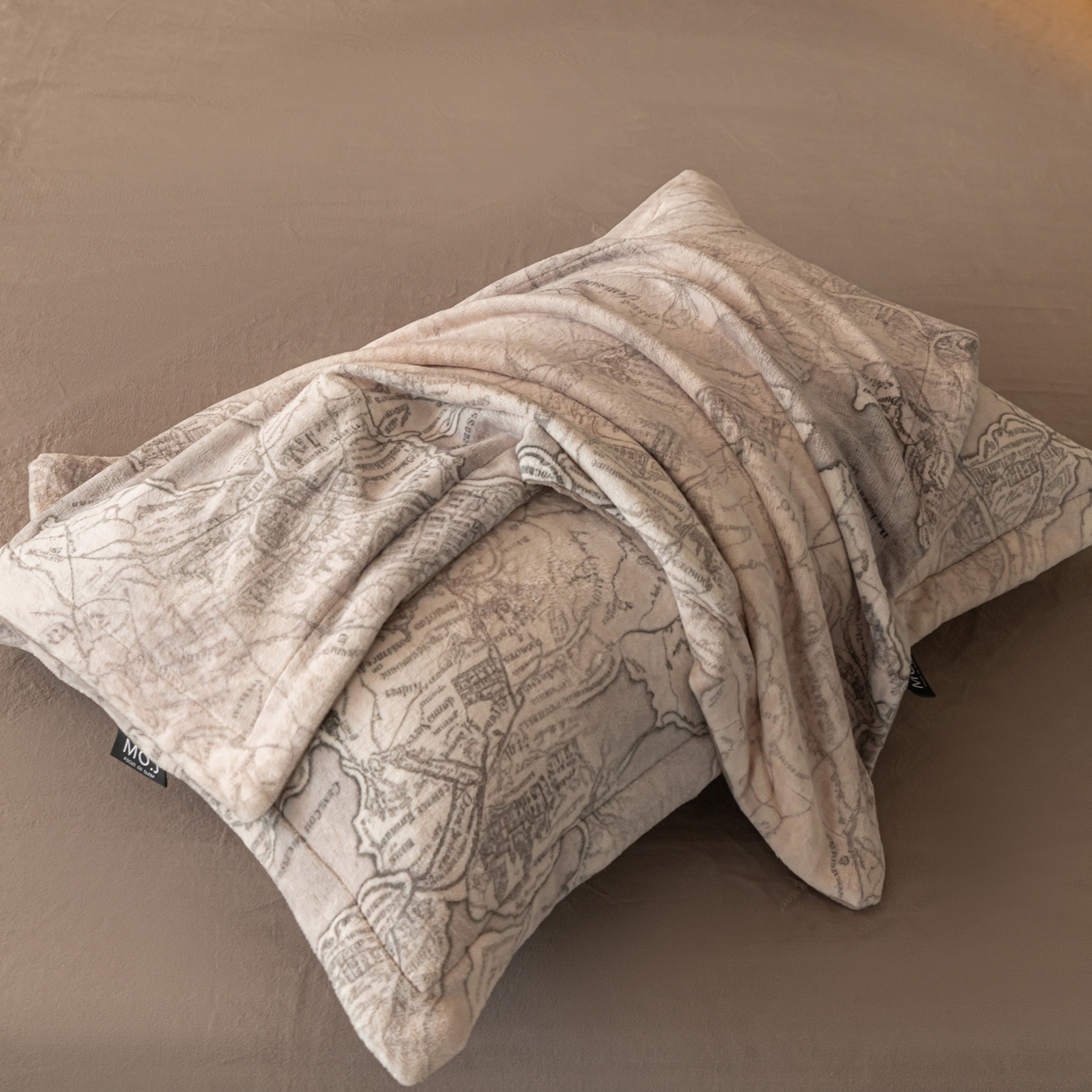 91家纺网 家纺一手货源 找家纺 寐绸家纺 2025秋冬新款230g牛奶绒数码印花四件套 数码四件套-地图