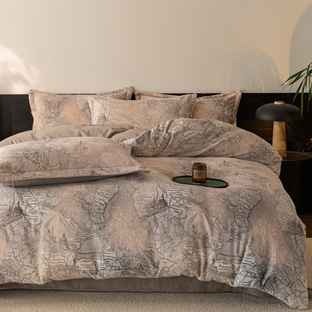 91家纺网 家纺一手货源 找家纺 寐绸家纺 2025秋冬新款230g牛奶绒数码印花四件套 数码四件套-地图