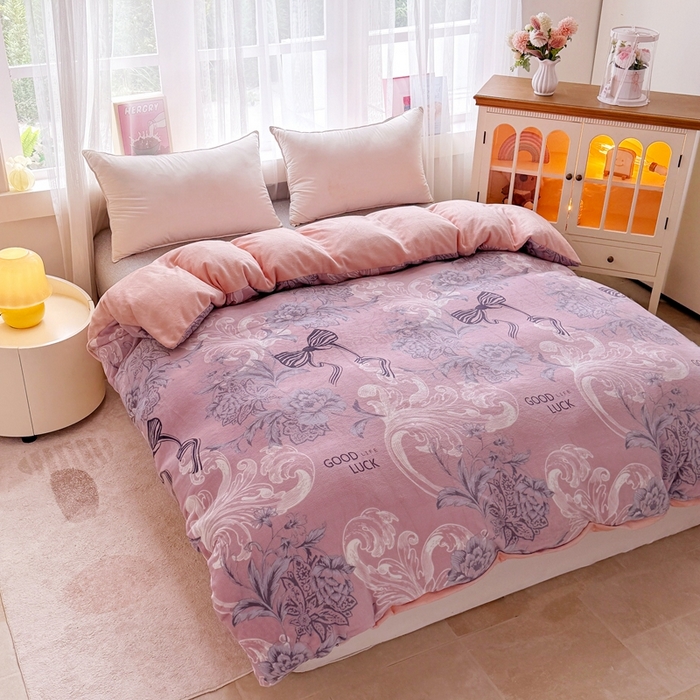 91家纺网 家纺一手货源 找家纺 梵克保罗 2025秋冬新款印花牛奶绒床盖炕垫炕盖四件套-云裳 云裳-理性主义