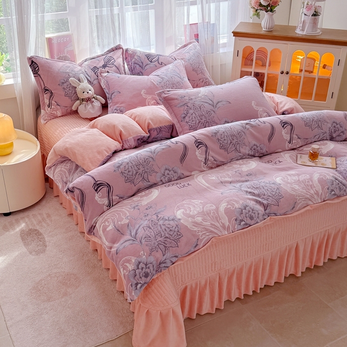 91家纺网 家纺一手货源 找家纺 梵克保罗 2025秋冬新款印花牛奶绒床盖炕垫炕盖四件套-云裳 云裳-理性主义