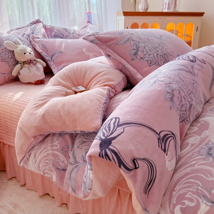 91家纺网 家纺一手货源 找家纺 梵克保罗 2025秋冬新款印花牛奶绒床盖炕垫炕盖四件套-云裳 云裳-理性主义