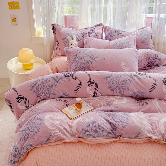 91家纺网 家纺一手货源 找家纺 梵克保罗 2025秋冬新款印花牛奶绒床盖炕垫炕盖四件套-云裳 云裳-理性主义