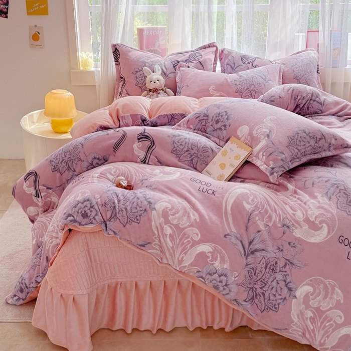 91家纺网 家纺一手货源 找家纺 梵克保罗 2025秋冬新款印花牛奶绒床盖炕垫炕盖四件套-云裳 云裳-理性主义