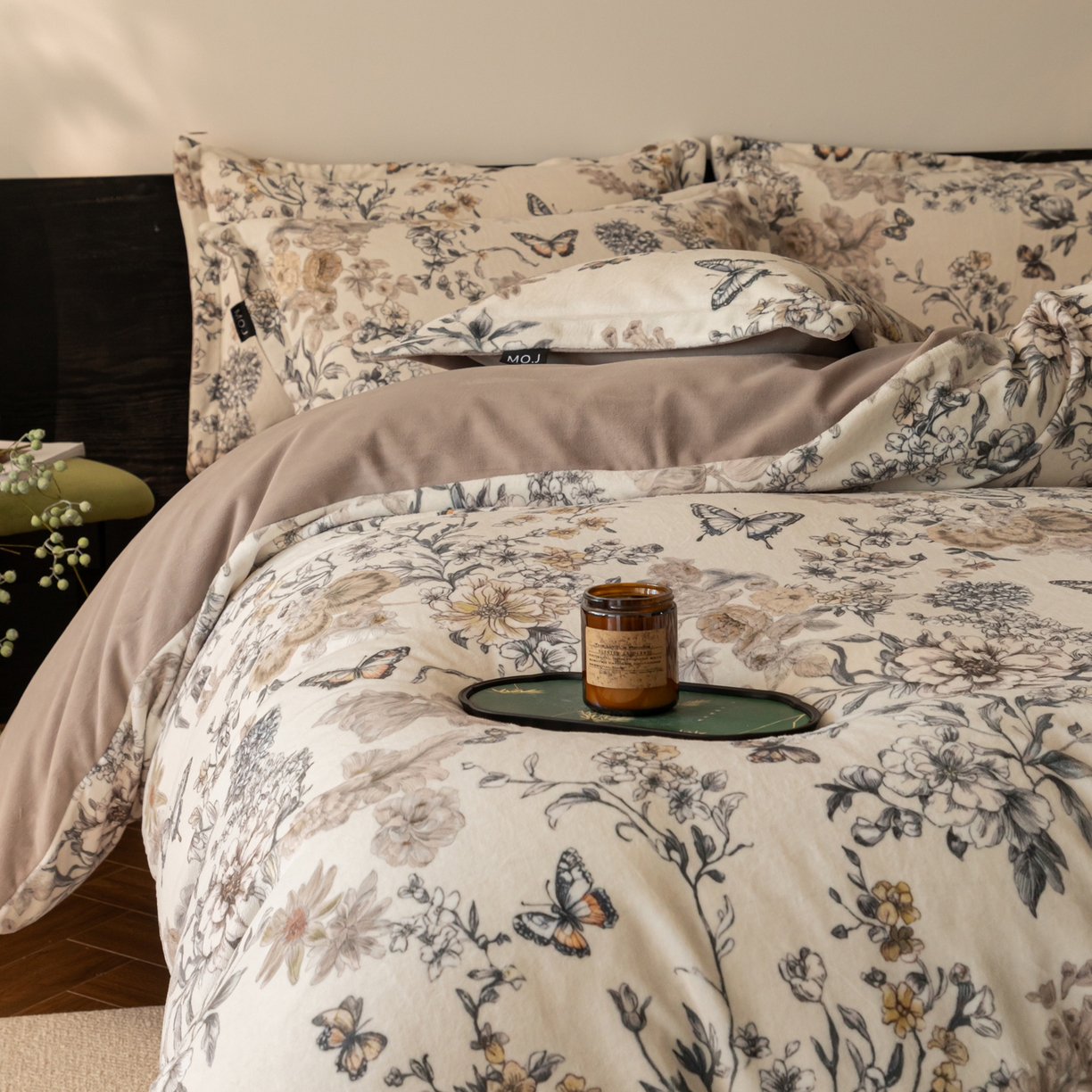 91家纺网 家纺一手货源 找家纺 寐绸家纺 2025秋冬新款230g牛奶绒数码印花四件套 数码四件套-古蝶