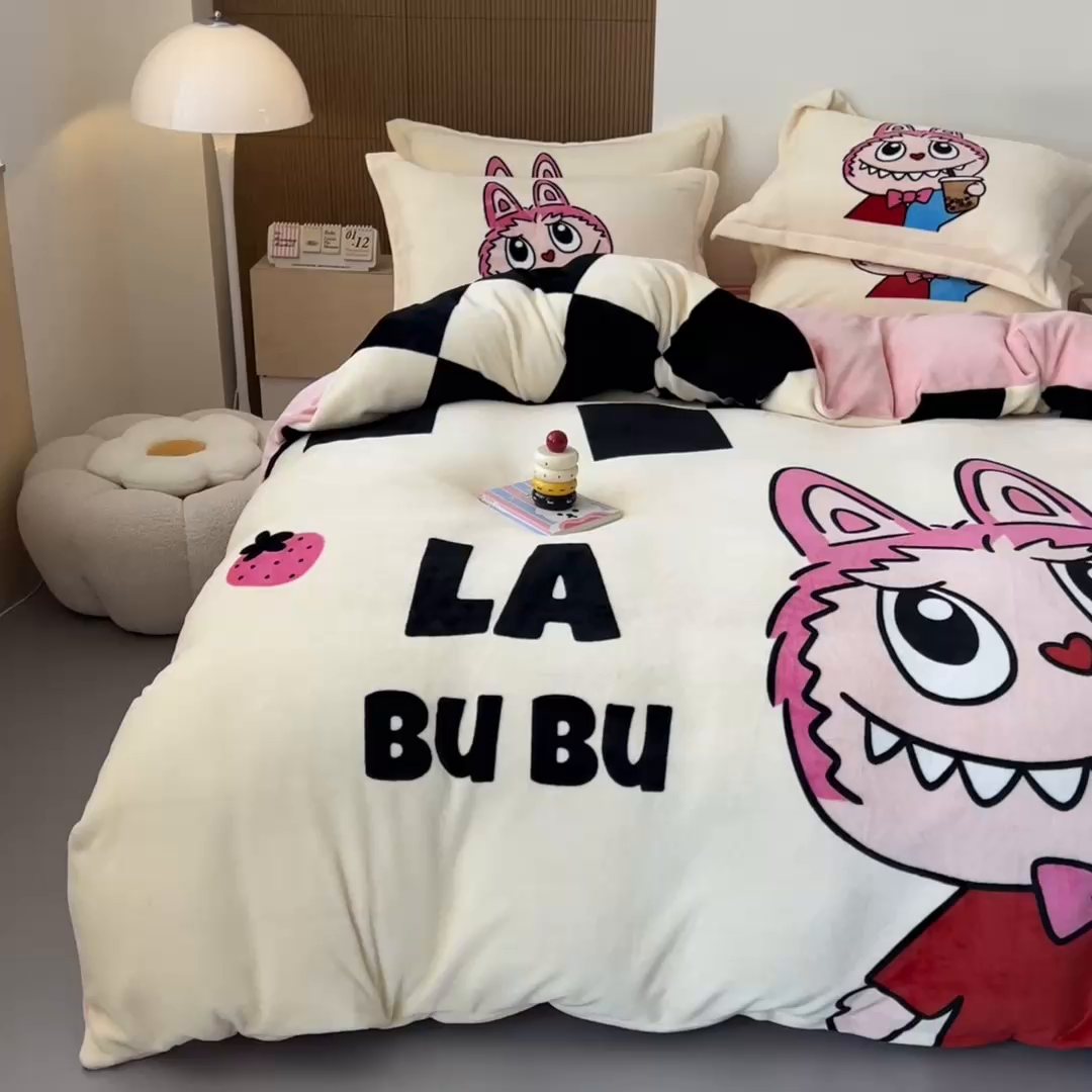 91家纺网 家纺一手货源 找家纺 福来临家纺 2025牛奶绒大版卡通四件套 奶茶小可