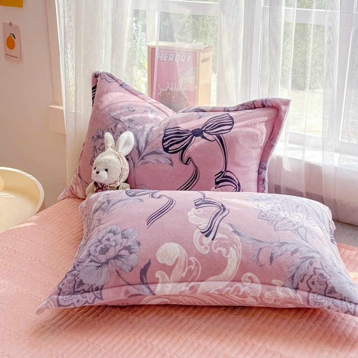 91家纺网 家纺一手货源 找家纺 梵克保罗 2025秋冬新款印花牛奶绒床盖炕垫炕盖四件套-云裳 云裳-理性主义