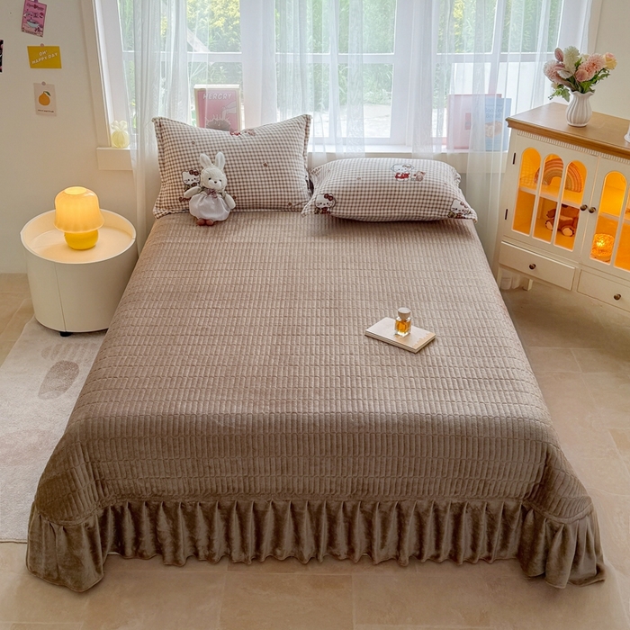 91家纺网 家纺一手货源 找家纺 梵克保罗 2025秋冬新款印花牛奶绒床盖炕垫炕盖四件套-云裳 云裳-猫咪宝贝