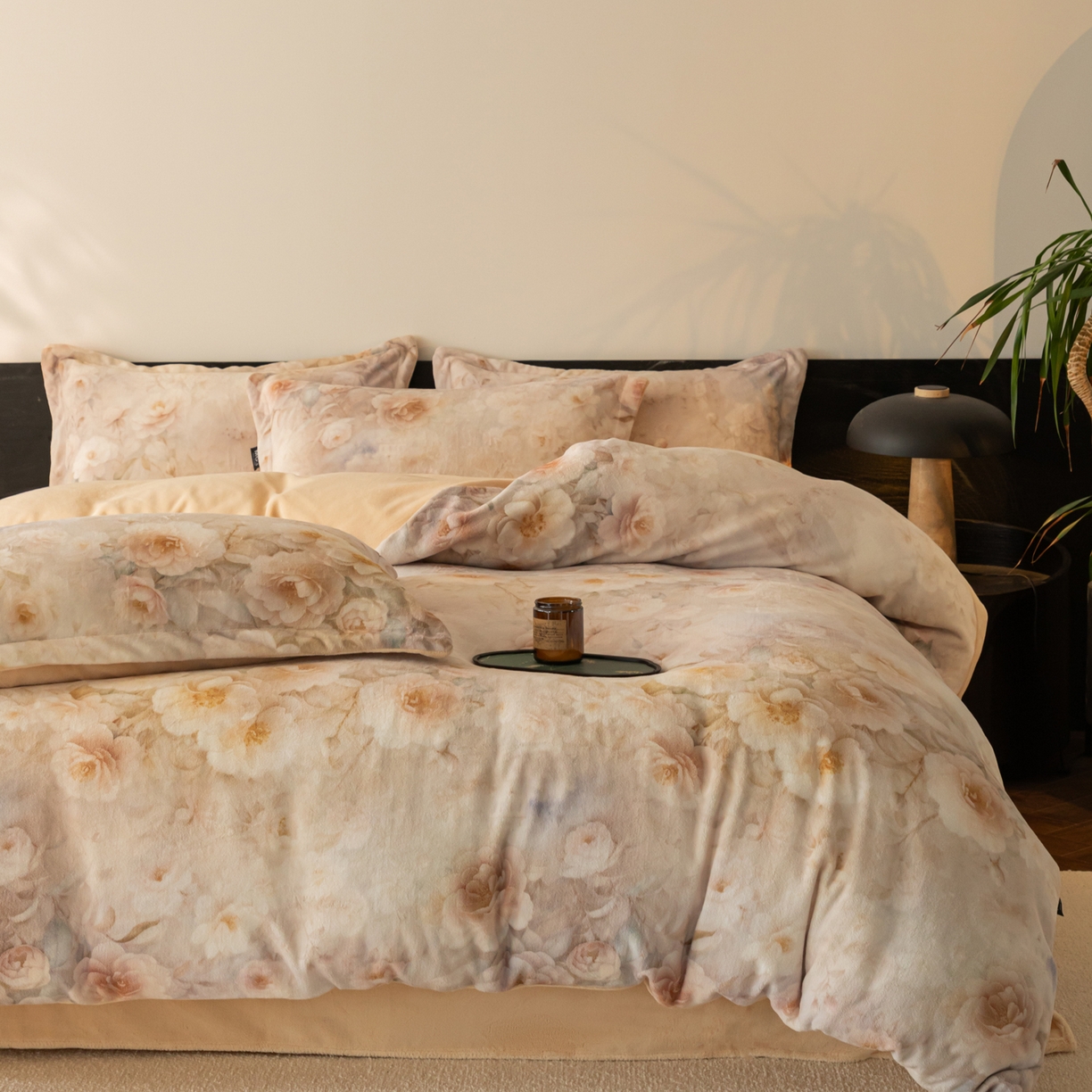 91家纺网 家纺一手货源 找家纺 寐绸家纺 2025秋冬新款230g牛奶绒数码印花四件套 数码四件套-花梦