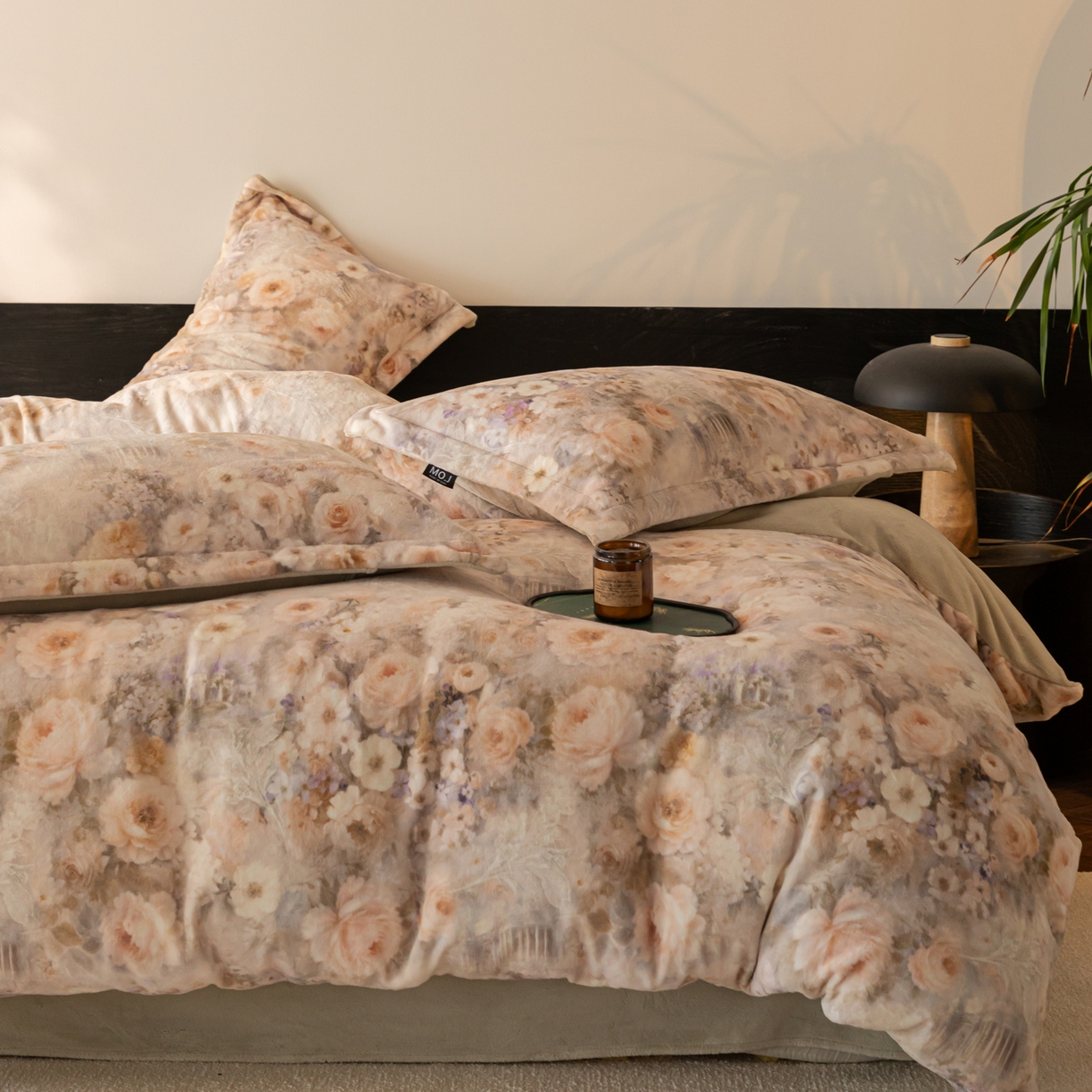 91家纺网 家纺一手货源 找家纺 寐绸家纺 2025秋冬新款230g牛奶绒数码印花四件套 数码四件套-花园城堡