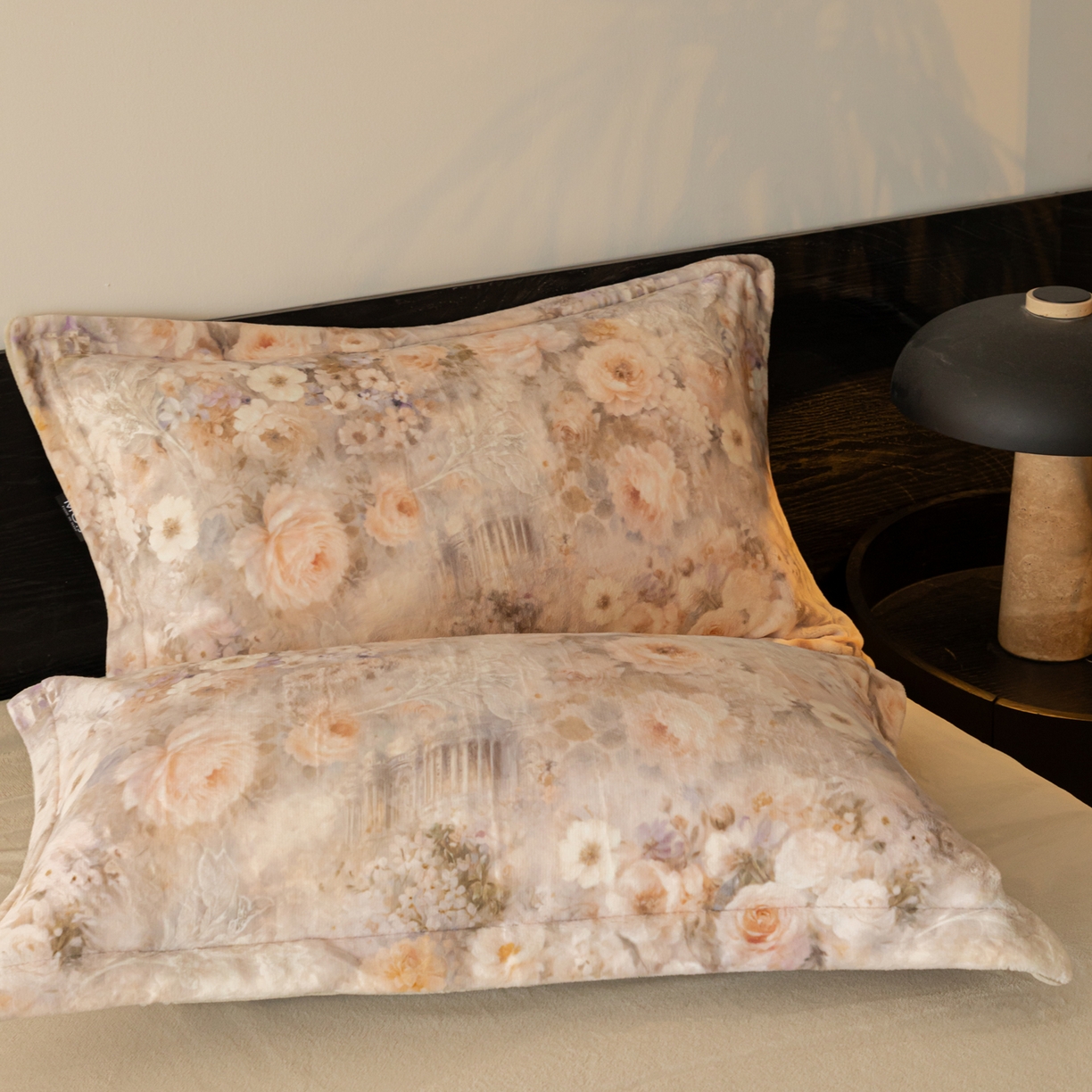 91家纺网 家纺一手货源 找家纺 寐绸家纺 2025秋冬新款230g牛奶绒数码印花四件套 数码四件套-花园城堡