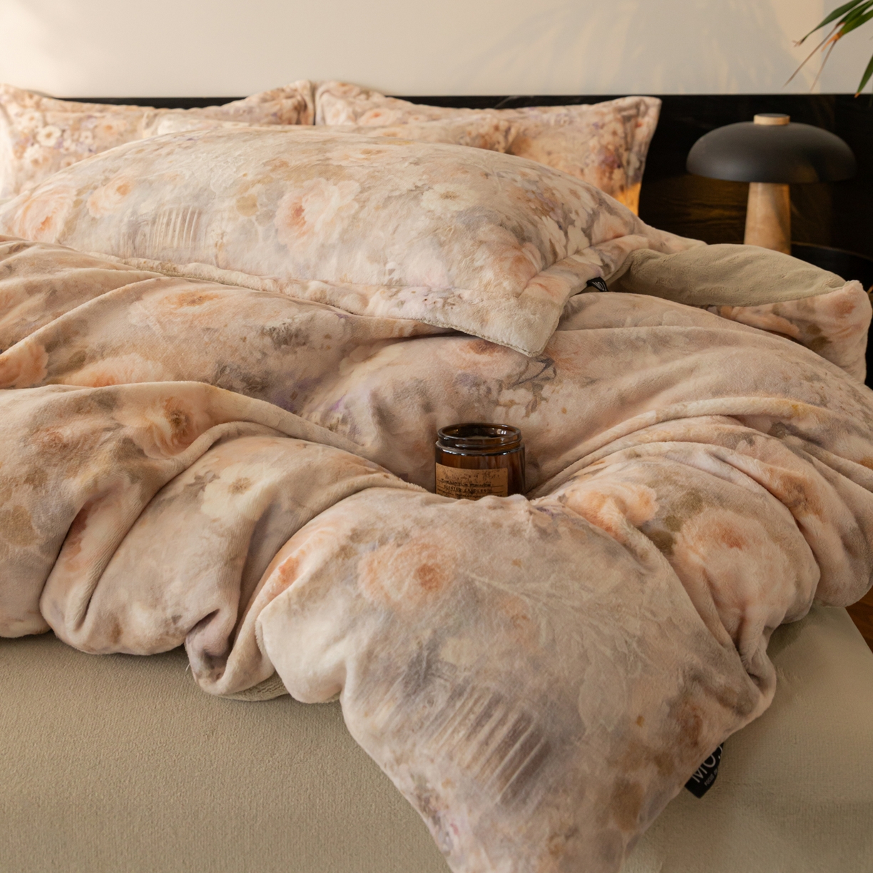 91家纺网 家纺一手货源 找家纺 寐绸家纺 2025秋冬新款230g牛奶绒数码印花四件套 数码四件套-花园城堡