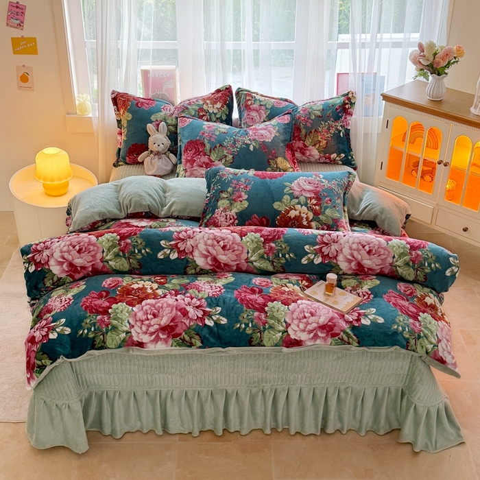 91家纺网 家纺一手货源 找家纺 梵克保罗 2025秋冬新款印花牛奶绒床盖炕垫炕盖四件套-云裳 云裳-牡丹倾城蓝