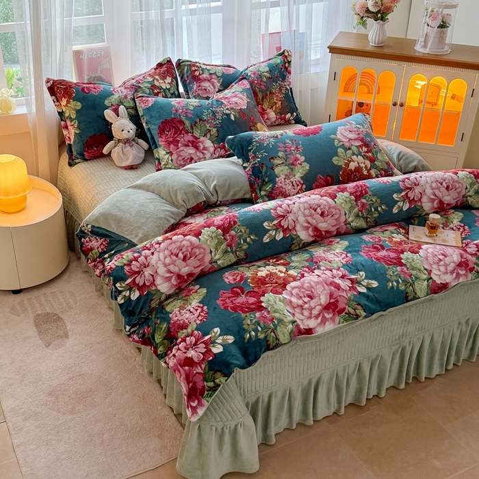 91家纺网 家纺一手货源 找家纺 梵克保罗 2025秋冬新款印花牛奶绒床盖炕垫炕盖四件套-云裳 云裳-牡丹倾城蓝