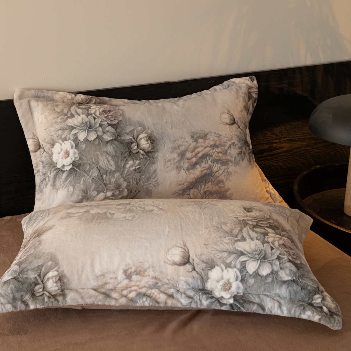 91家纺网 家纺一手货源 找家纺 寐绸家纺 2025秋冬新款230g牛奶绒数码印花四件套 数码四件套-旧梦