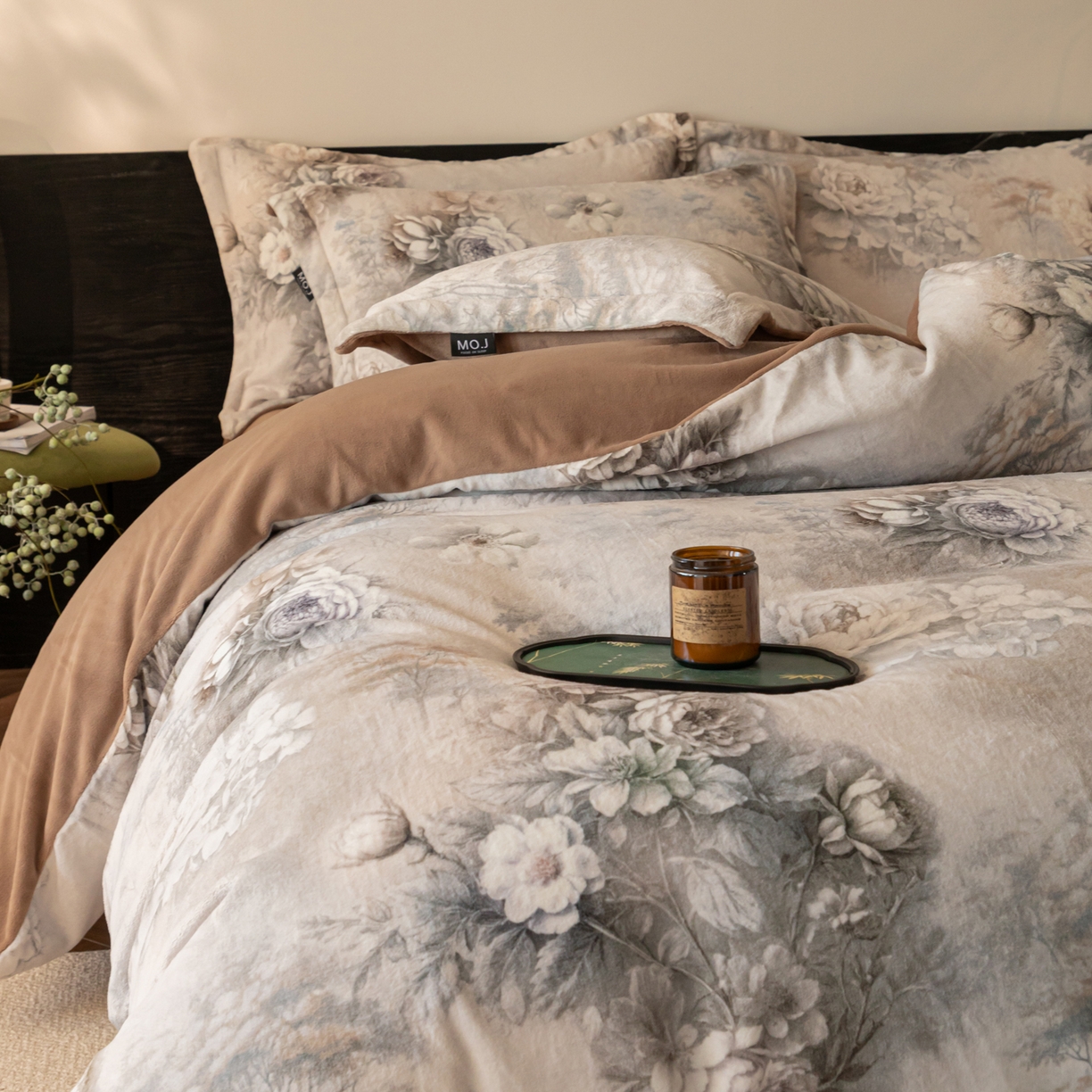 91家纺网 家纺一手货源 找家纺 寐绸家纺 2025秋冬新款230g牛奶绒数码印花四件套 数码四件套-旧梦