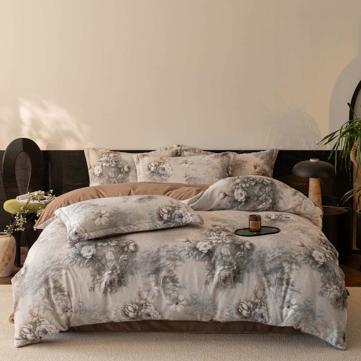 91家纺网 家纺一手货源 找家纺 寐绸家纺 2025秋冬新款230g牛奶绒数码印花四件套 数码四件套-旧梦