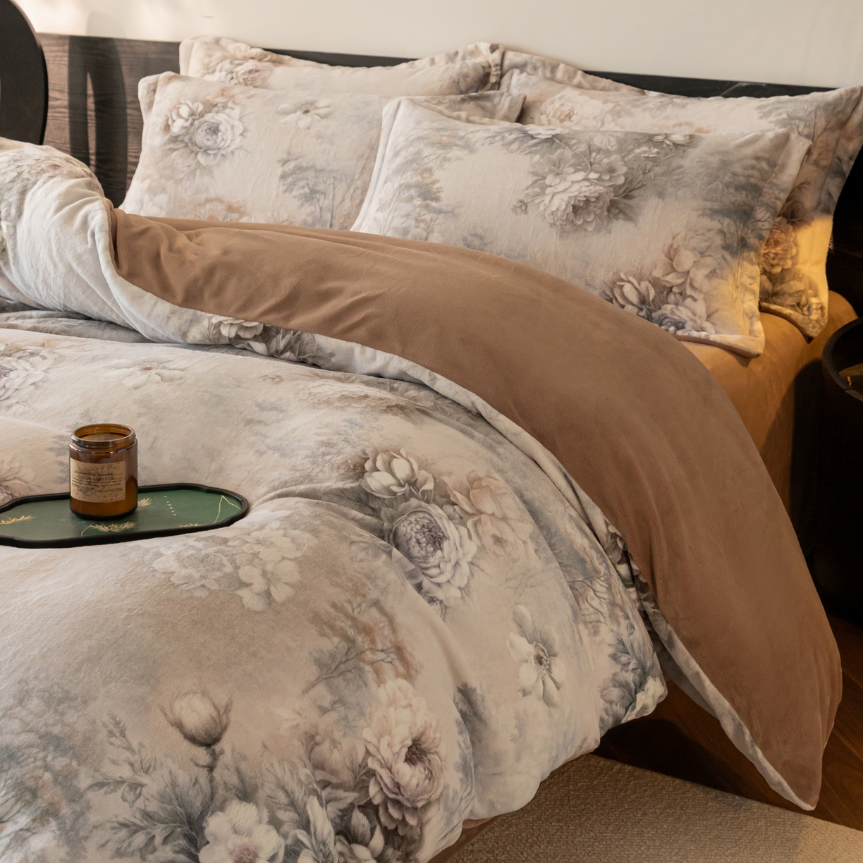 91家纺网 家纺一手货源 找家纺 寐绸家纺 2025秋冬新款230g牛奶绒数码印花四件套 数码四件套-旧梦