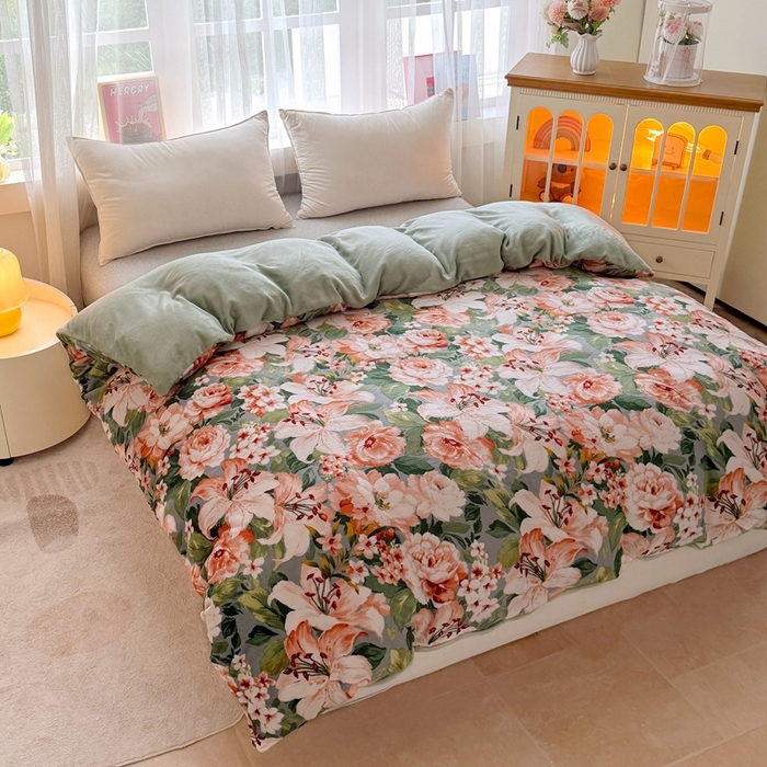 91家纺网 家纺一手货源 找家纺 梵克保罗 2025秋冬新款印花牛奶绒床盖炕垫炕盖四件套-云裳 云裳-牡丹倾城绿