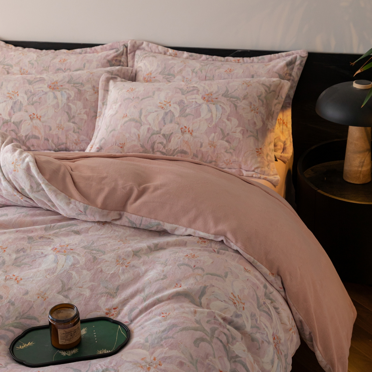 91家纺网 家纺一手货源 找家纺 寐绸家纺 2025秋冬新款230g牛奶绒数码印花四件套 数码四件套-梦百合