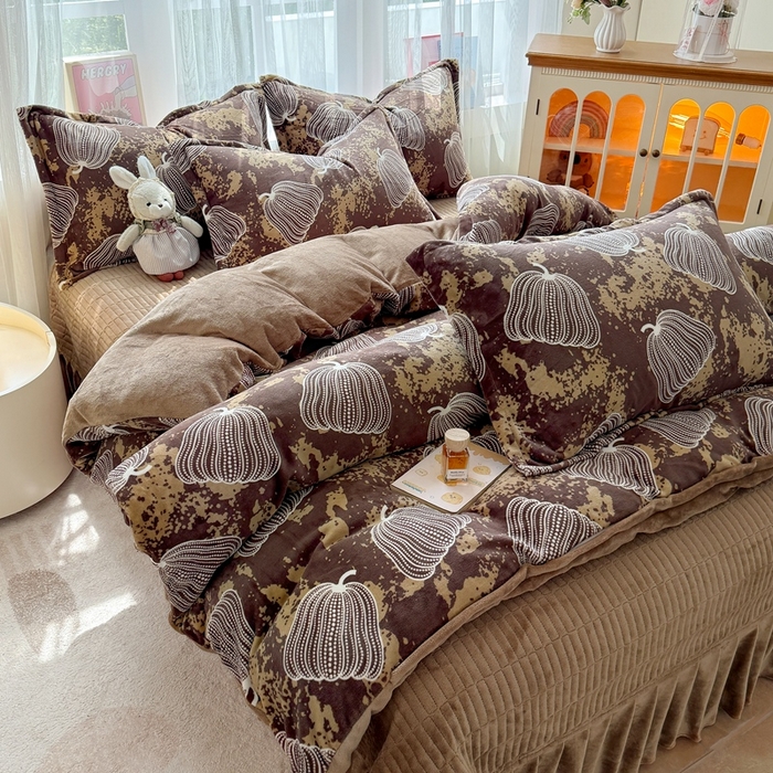 91家纺网 家纺一手货源 找家纺 梵克保罗 2025秋冬新款印花牛奶绒床盖炕垫炕盖四件套-云裳 云裳-南瓜乡