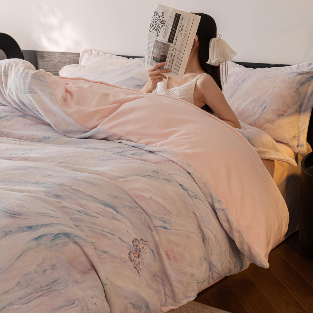 91家纺网 家纺一手货源 找家纺 寐绸家纺 2025秋冬新款230g牛奶绒数码印花四件套 数码四件套-梦幻彩蝶