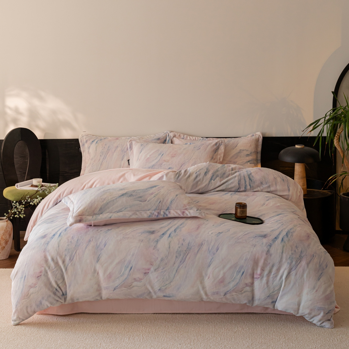 91家纺网 家纺一手货源 找家纺 寐绸家纺 2025秋冬新款230g牛奶绒数码印花四件套 数码四件套-梦幻彩蝶