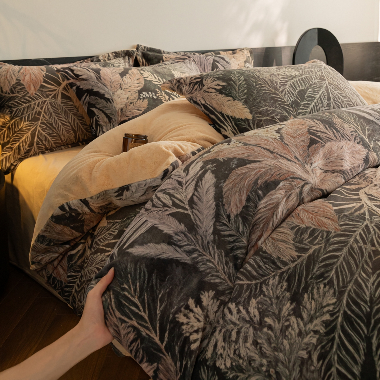 91家纺网 家纺一手货源 找家纺 寐绸家纺 2025秋冬新款230g牛奶绒数码印花四件套 数码四件套-梦境