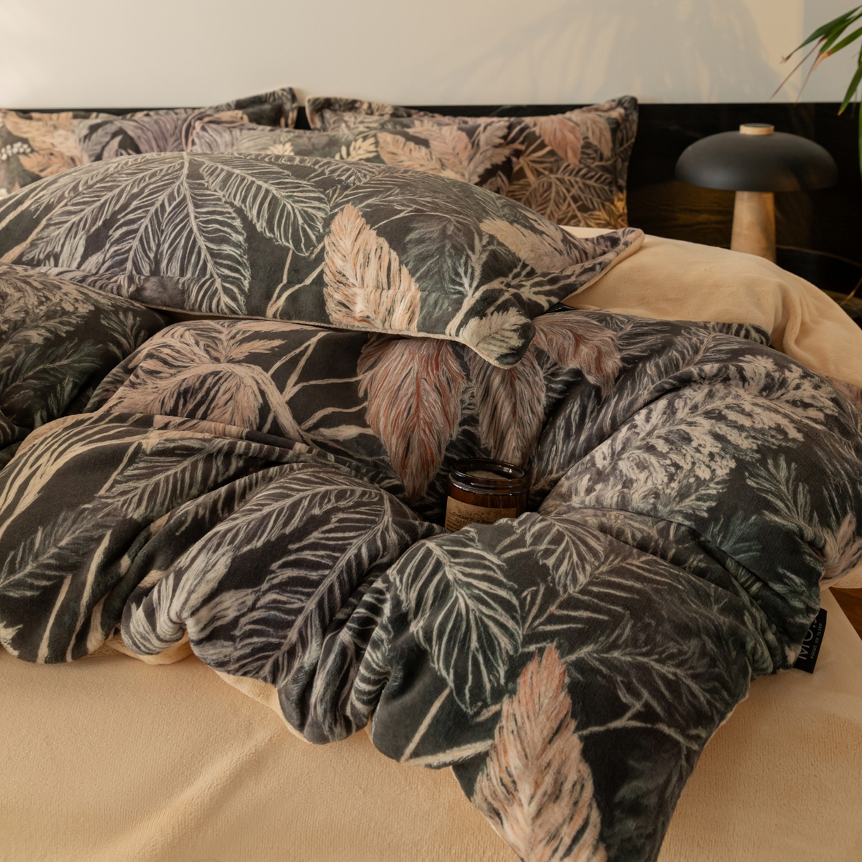 91家纺网 家纺一手货源 找家纺 寐绸家纺 2025秋冬新款230g牛奶绒数码印花四件套 数码四件套-梦境