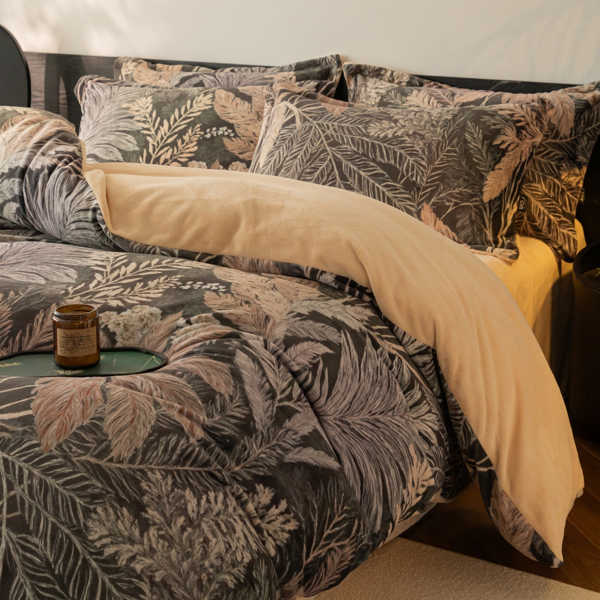 91家纺网 家纺一手货源 找家纺 寐绸家纺 2025秋冬新款230g牛奶绒数码印花四件套 数码四件套-梦境