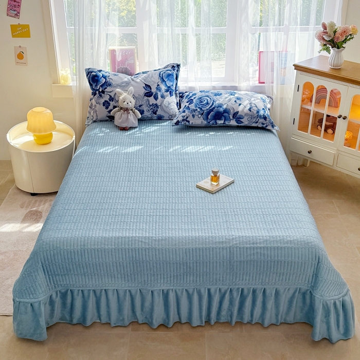 91家纺网 家纺一手货源 找家纺 梵克保罗 2025秋冬新款印花牛奶绒床盖炕垫炕盖四件套-云裳 云裳-青瓷玫瑰