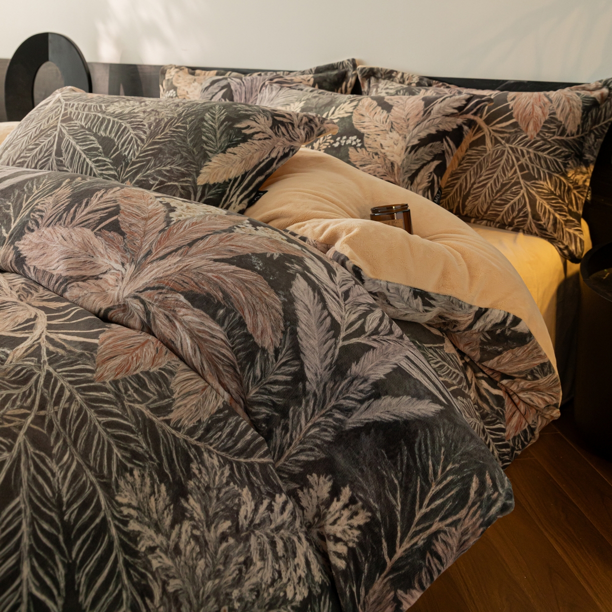 91家纺网 家纺一手货源 找家纺 寐绸家纺 2025秋冬新款230g牛奶绒数码印花四件套 数码四件套-梦境