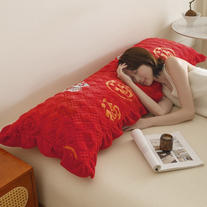 91家纺网 家纺一手货源 找家纺 （总）爱港家纺 2025新款牛奶绒夹棉衍缝长枕套