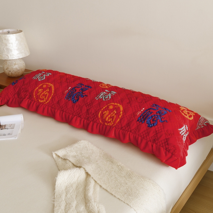 91家纺网 家纺一手货源 找家纺 爱港家纺 2025新款牛奶绒夹棉衍缝长枕套 红满福