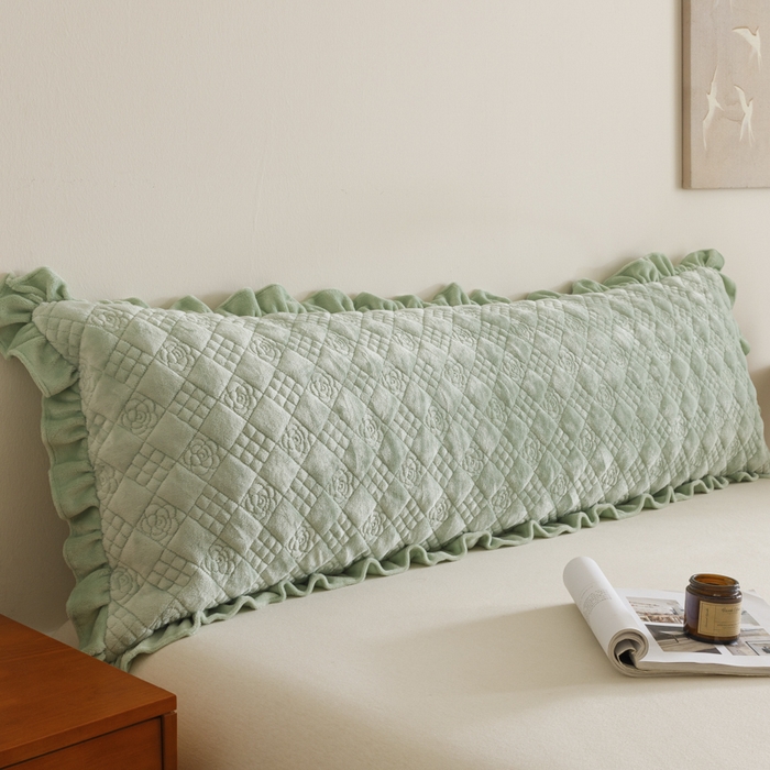 91家纺网 家纺一手货源 找家纺 爱港家纺 2025新款牛奶绒夹棉衍缝长枕套 青柠绿